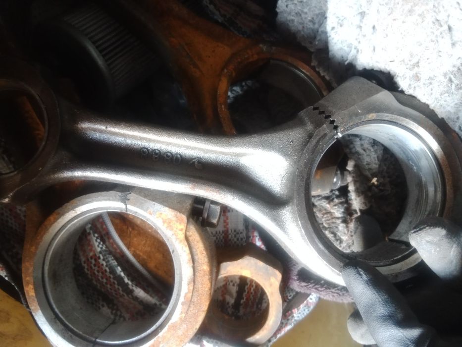 Продам головки шахман 5 шт шатуны 5 шт