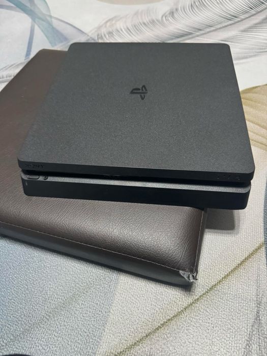 PS 4 като нов в комлект с висчко от снимките.