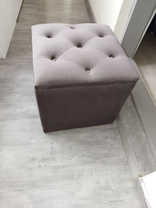 Vând taburet ( taburel)din catifea gri inchis cu spatiu pentru depozit