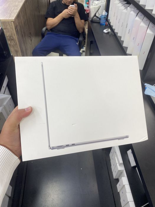 MacBook Air 13 inch M3 8/256 SSD New