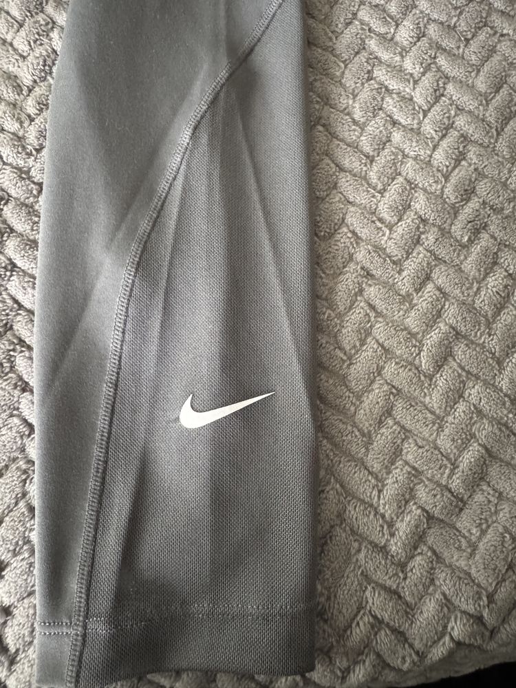 Nike оригинален НОВ дамски клин XS размер