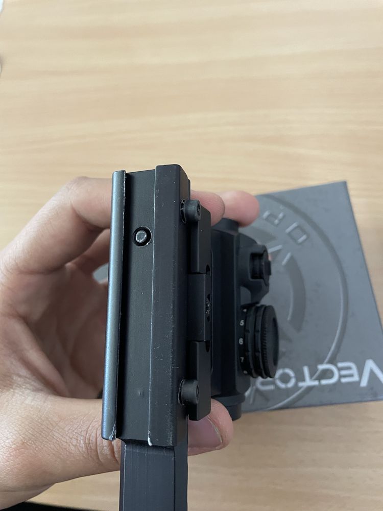 Бързомер Red Dot Vector Optics Maverick 1x22 S-MIL