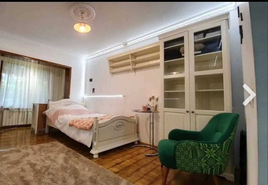 Inchiriez apartament de 135 mp cu grădină, 3 locuri paracre- 800E/luna