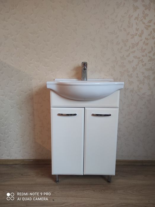 Продам раковину стумбочкой новая зеркало
