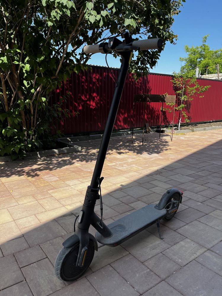 ЭЛЕКТРОСАМОКАТ Xiaomi Mi Electric Scooter 1S