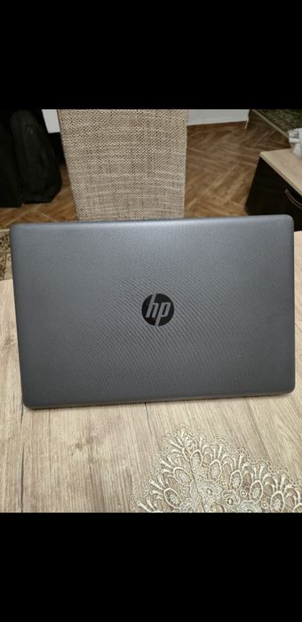 Vând laptop HP de office echipat cu un procesor i5 gen 10 și 8gb ram