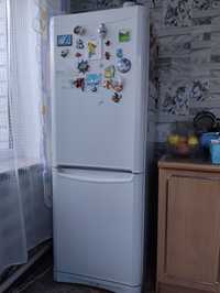 Холодильник двухкамерный Indezit