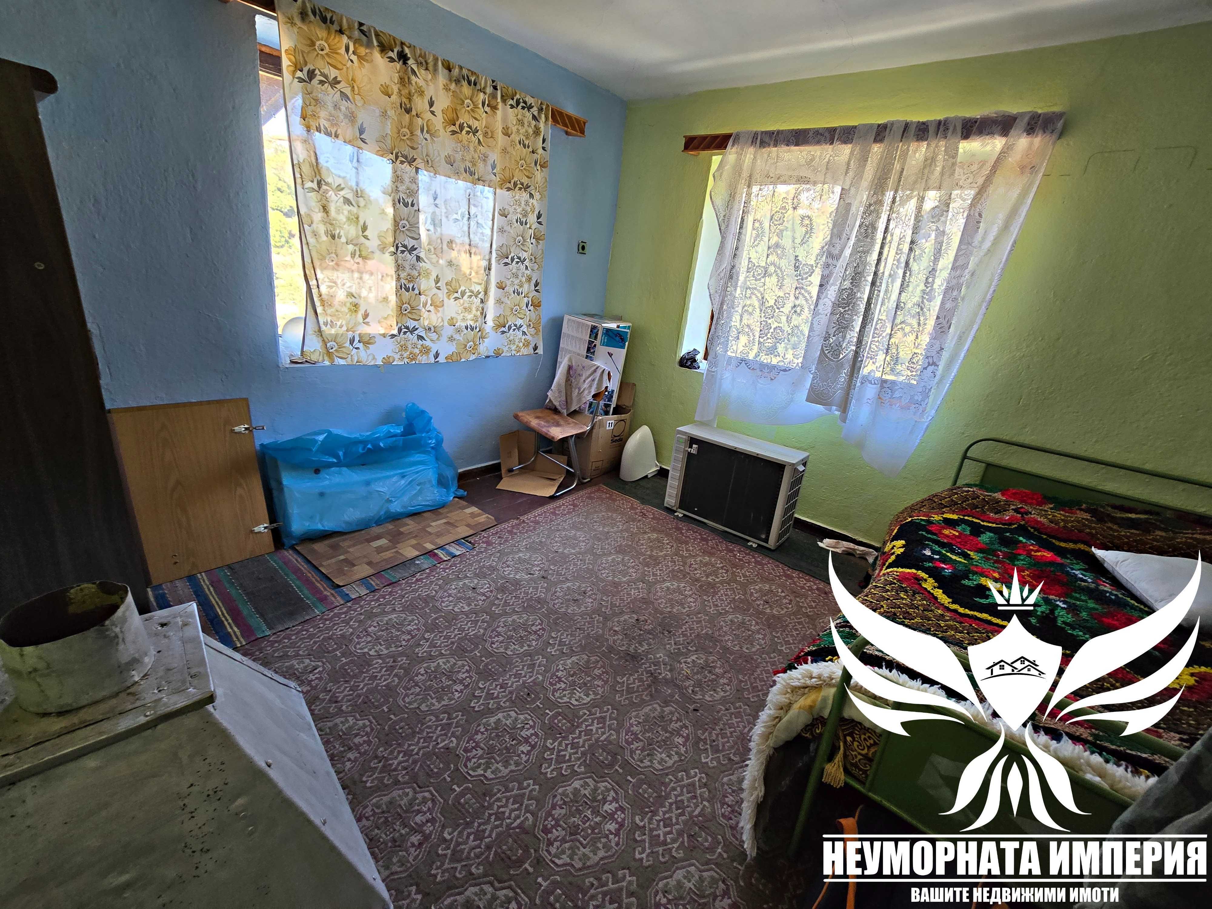 Продавам две къщи с 340РЗП и 880кв. двор в село Дряново общ. Лъки