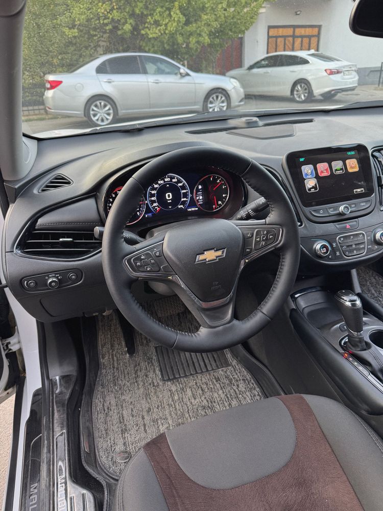 Malibu 2.4 full Позиция 2019 Состаяние Идеално Пробег 145000km