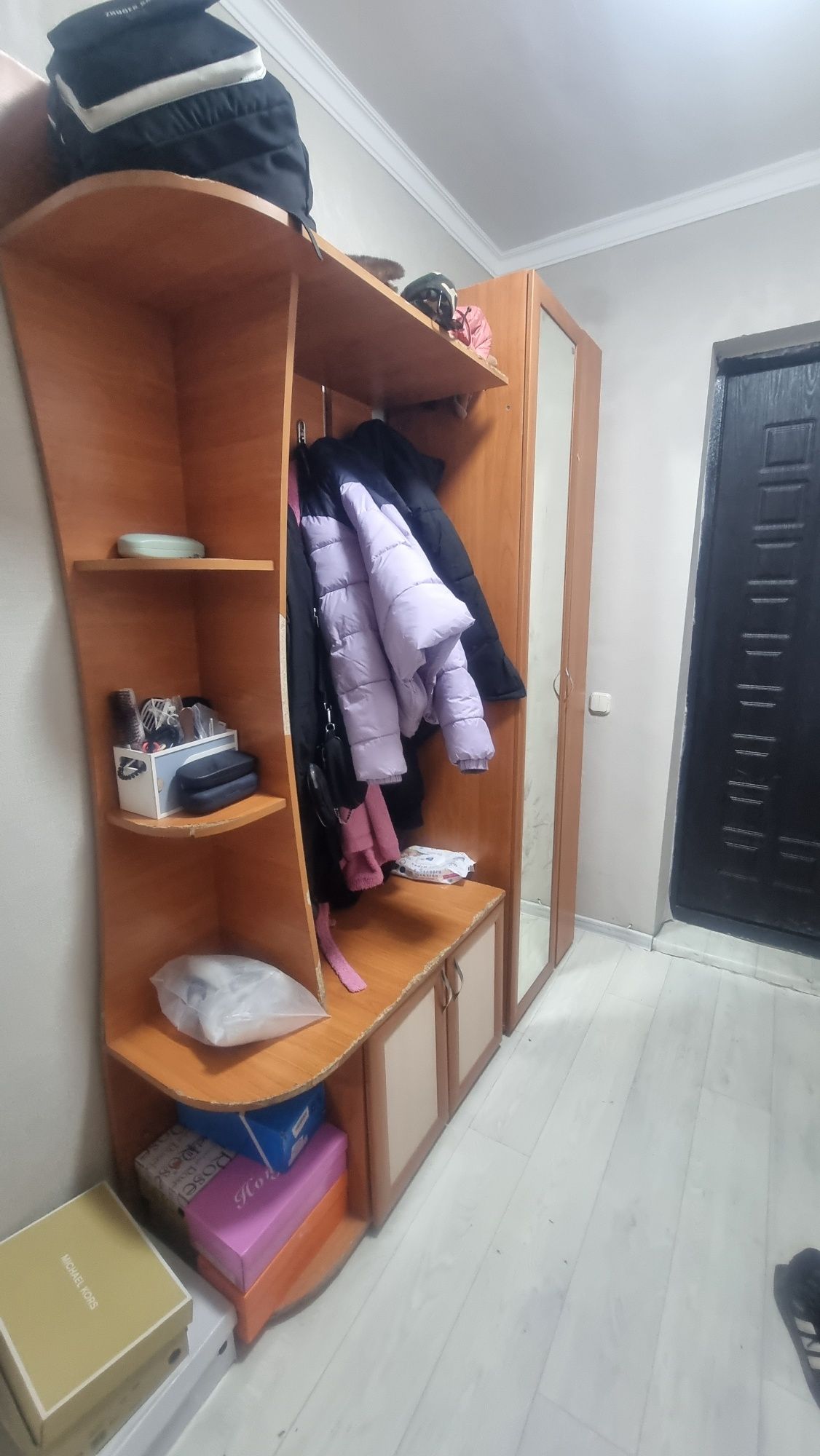 Срочно продам шкаф в прихожую