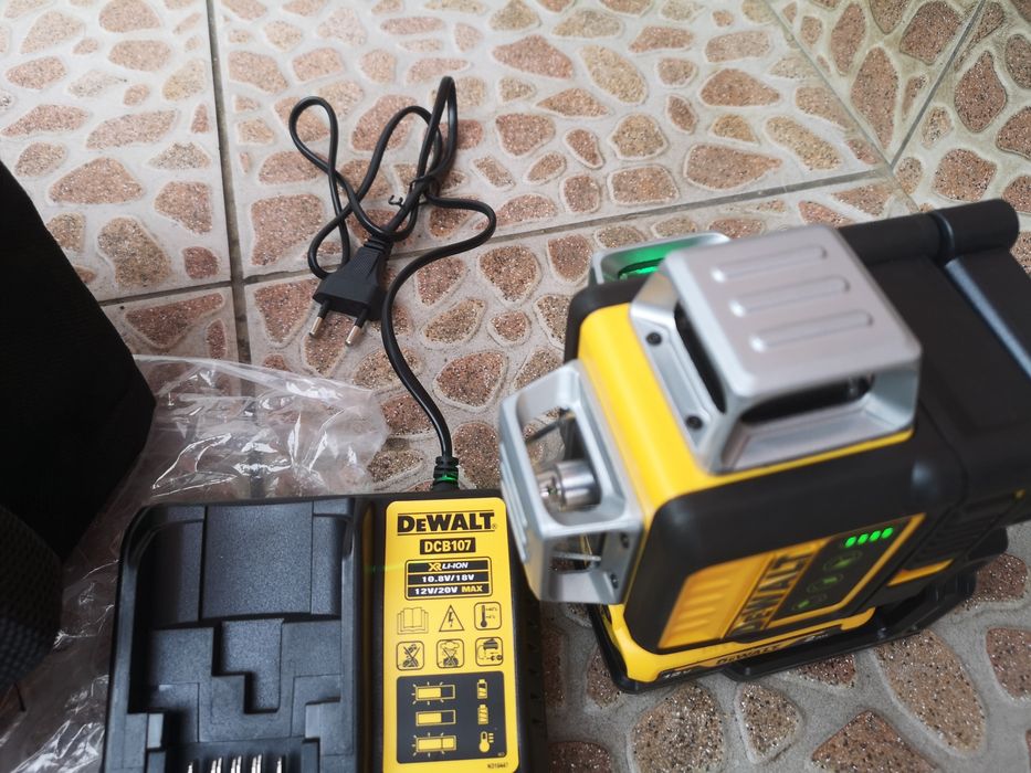 De Walt DCLE34031D1 Лазерен Нивелир Линеен 18V 3лъча зелени