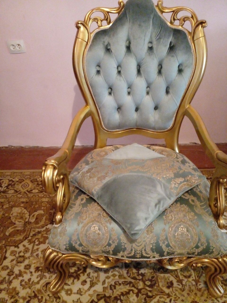 Стуллар сотилади