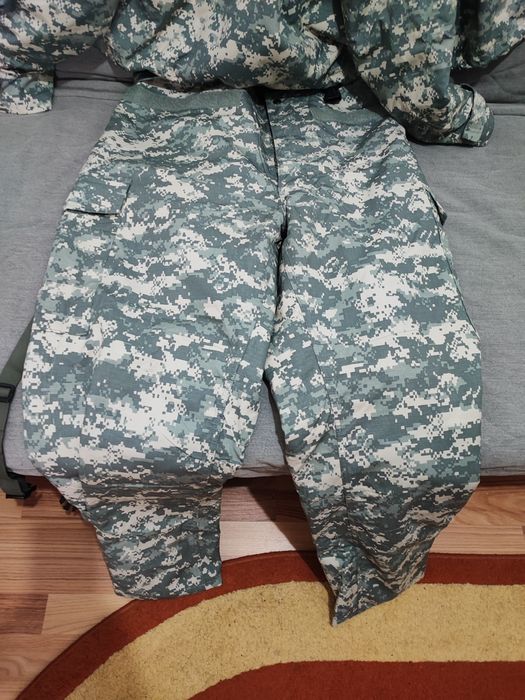 Vind Costum complet de camuflajul pt ATV, Airsoft, Etc. Este Nou Nouț!