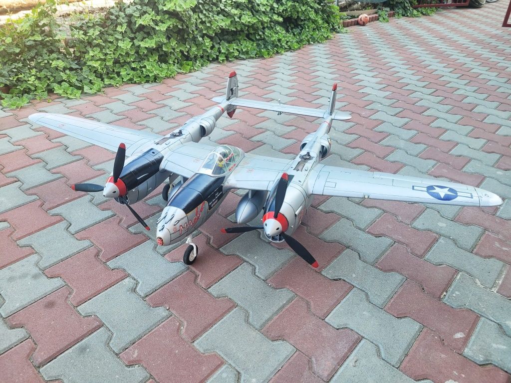 Aeromodel cu radiocomanda P38 1.6m
