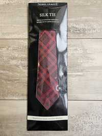 Cravată din mătase, culoare vișiniu, nouă