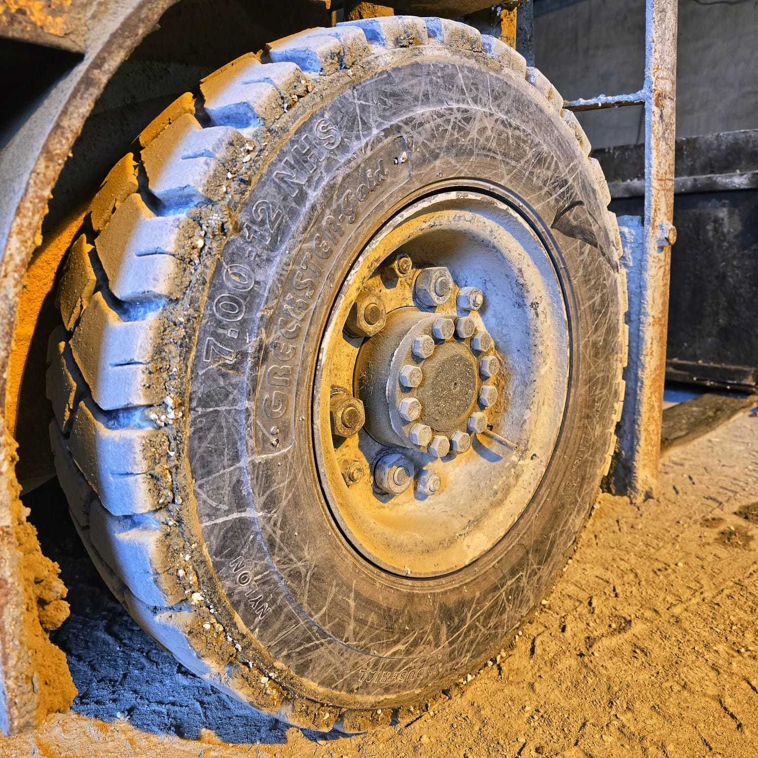 Шины Emrald 7.00-12  IND01 14PR для вилочного погрузчика