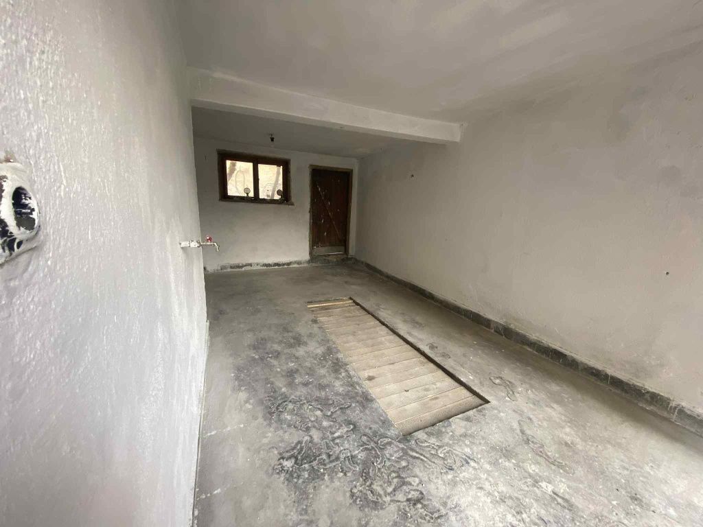 Дава се под наем Гараж / Паркомясто в Сливен, Даме Груев - 25 кв.м за 51 € - Снимка #2