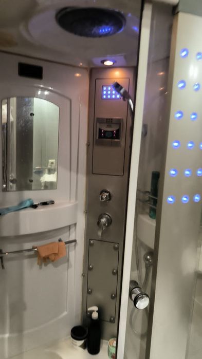 Срочно продаётся Душевая кабина 30000