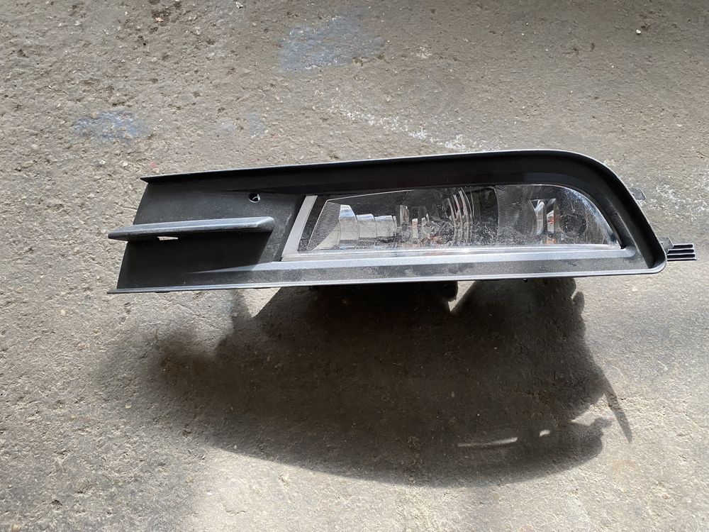 Proiector VW Passat B8 2014 - 2018 grila proiector