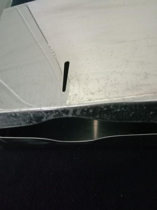 Продам диспенсер для бумажных полотенец