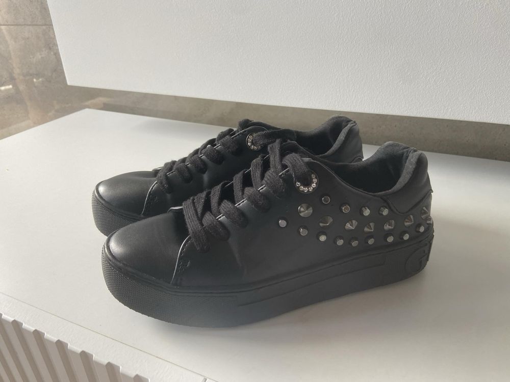 Кожени обувки Guess