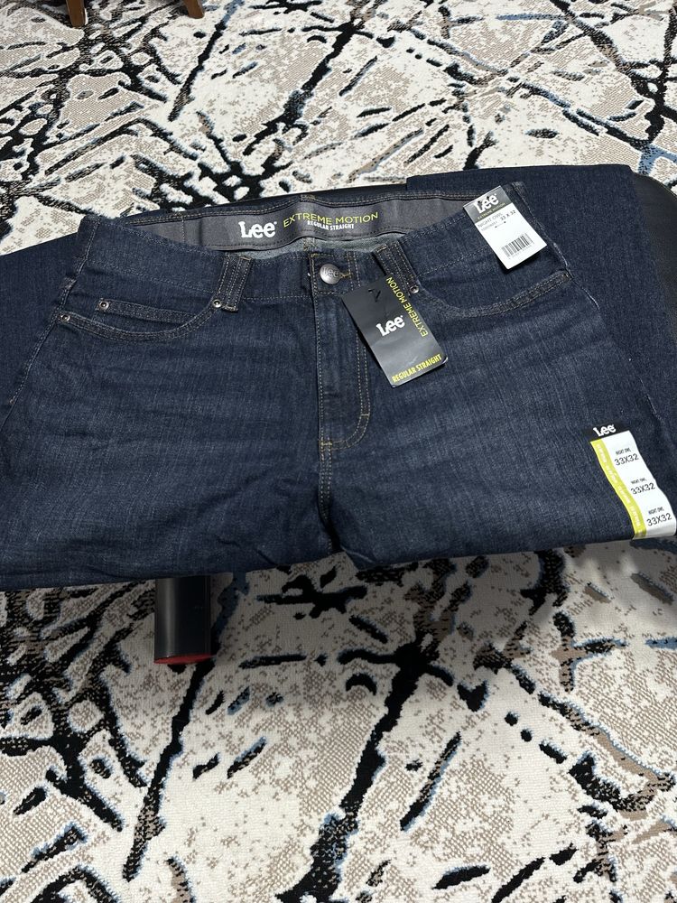 Джинсы Lee extreme motion regular fit.