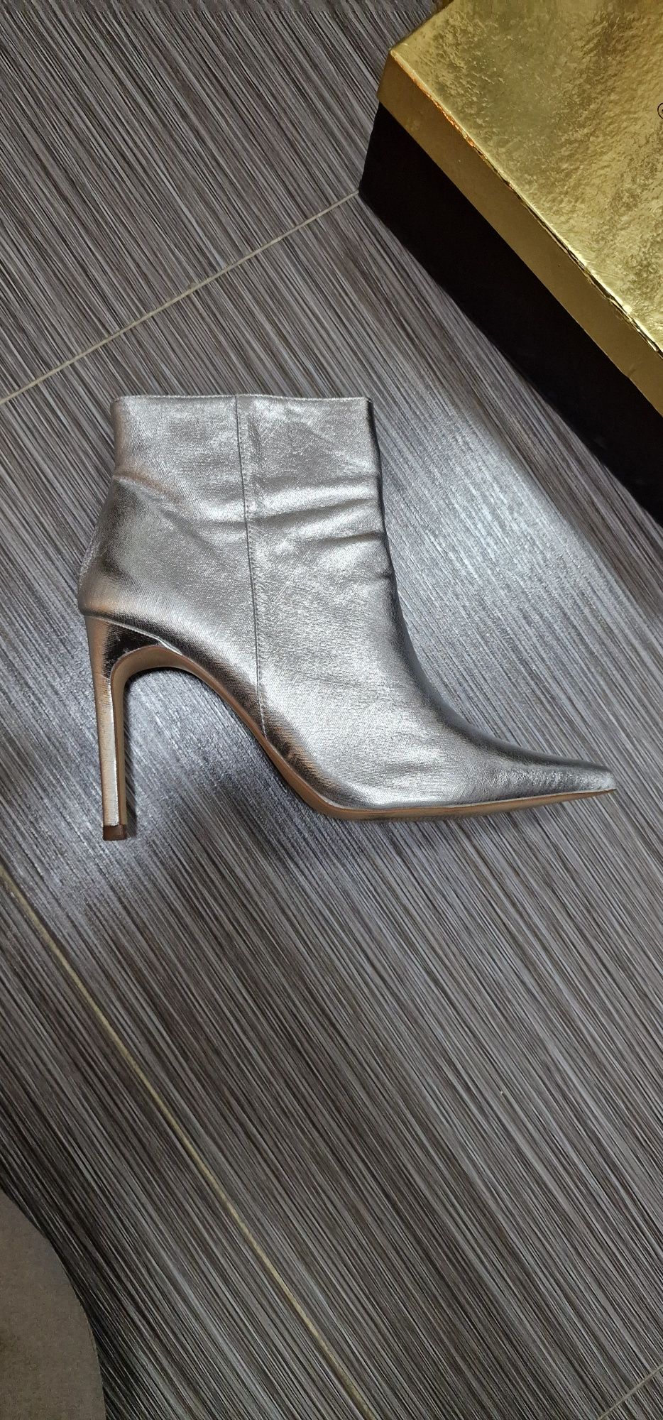 Сапоги Zara  41 на шпильке