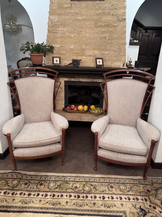 Fotoliu elegant cu structură din lemn și tapițerie