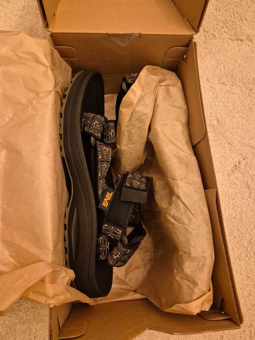 Sandale teva- marimea 41