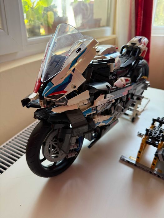 LEGO® Technic 42130 - BMW M 1000 RR