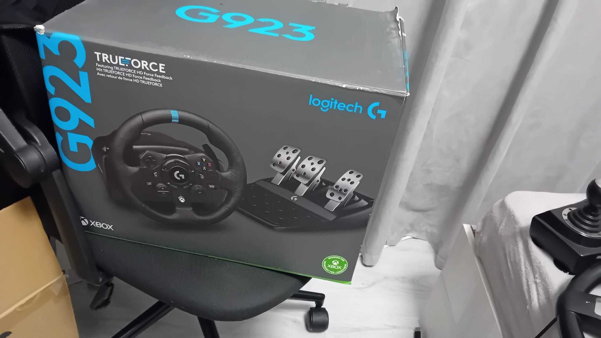 Volan Logitech G923 + Schimbător Viteze (PC/Xbox One)  STARE EXCELENTA