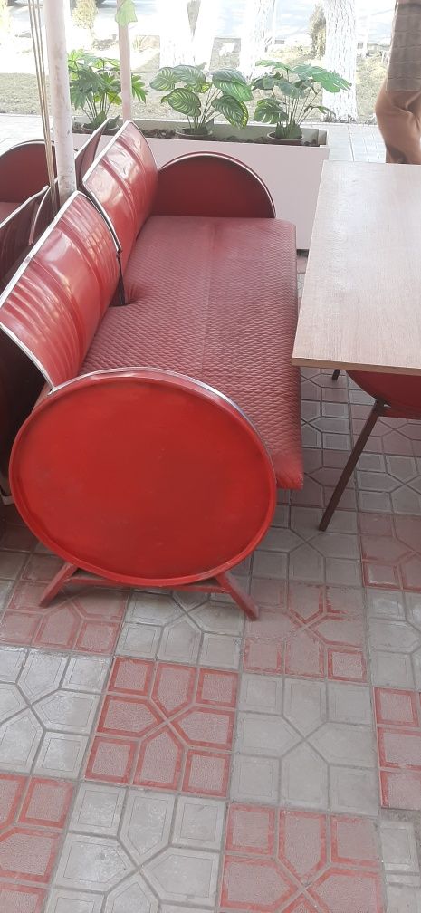 Декоративный диван кресло столи билан сотилади