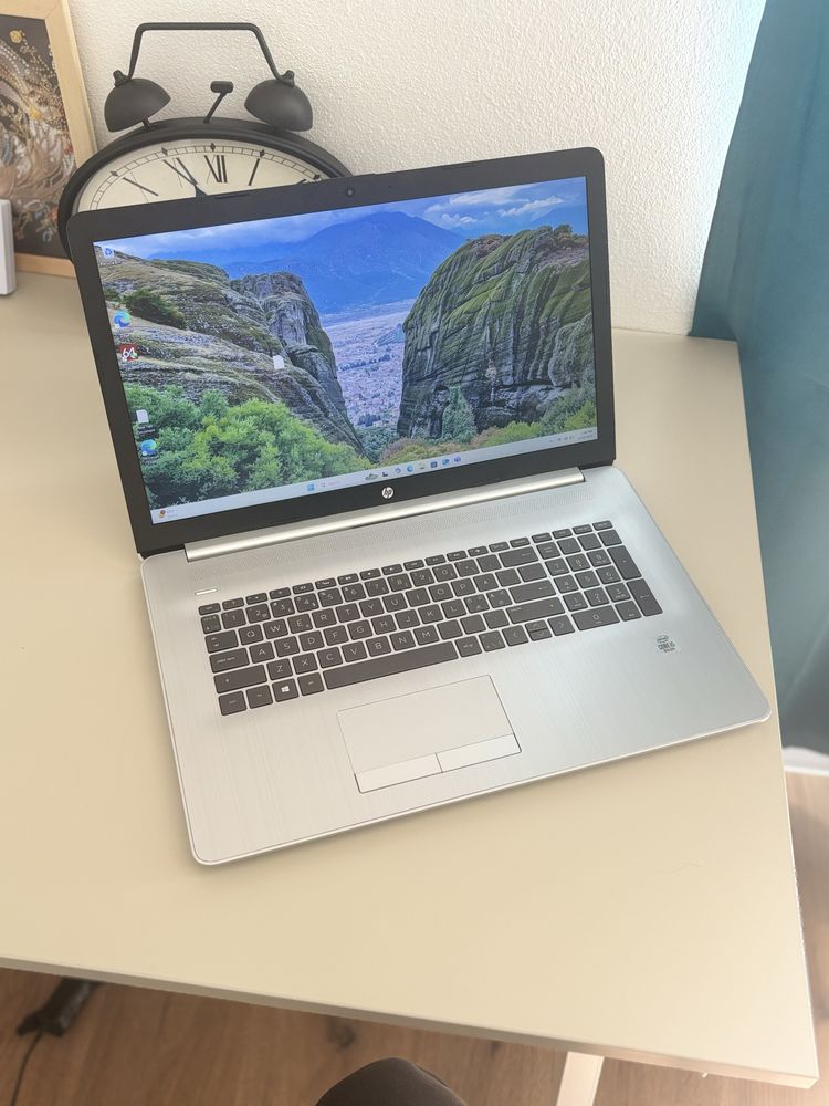 Hp 17,3”• i5-10 th gen• 16Gb ram• Generația 10• Windows 11