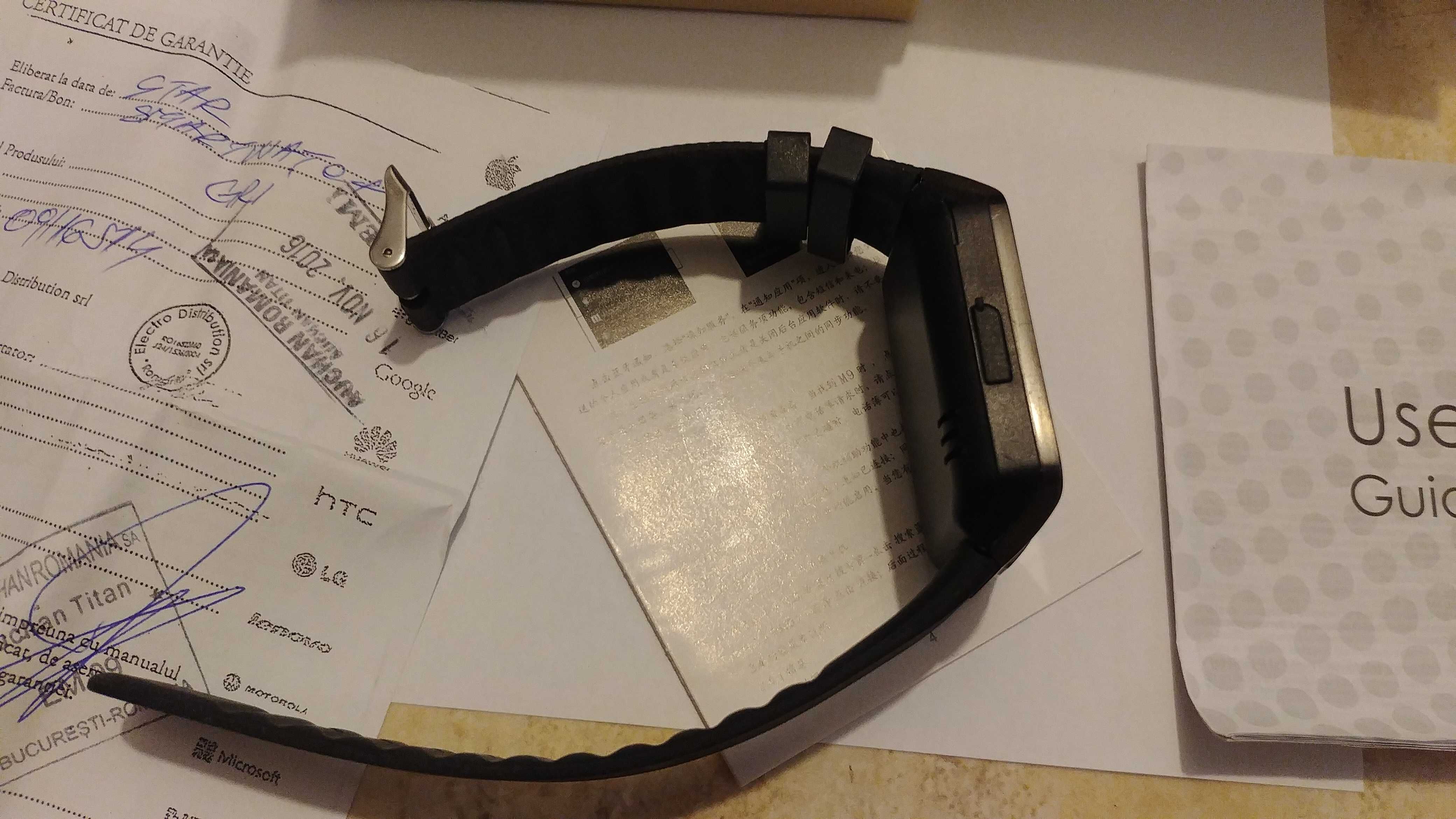 Vand smartwatch nou dar nu se aprinde