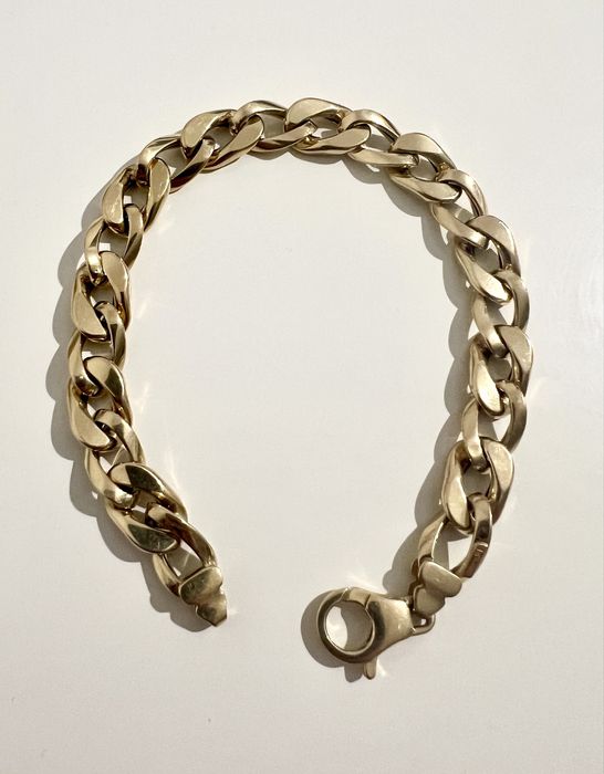 Bratara aur 18K unisex cu un model deosebit