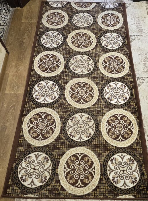 Продаётся ковёр.