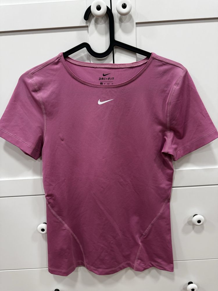 Дамска тениска NIKE