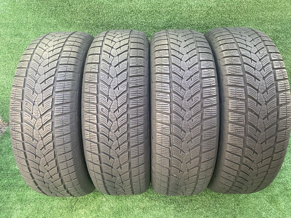 Set 4 anvelope iarna 215 65 R17 99V Good Year Ultra Grip Performance