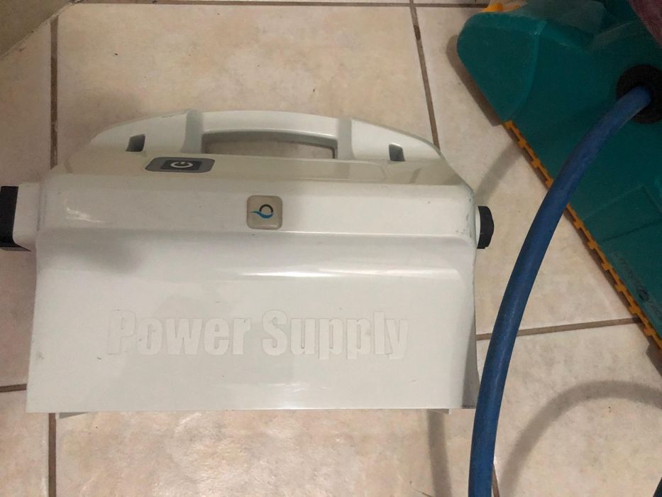 Robot aspirator curatare intretinere piscina Dolphin vintage