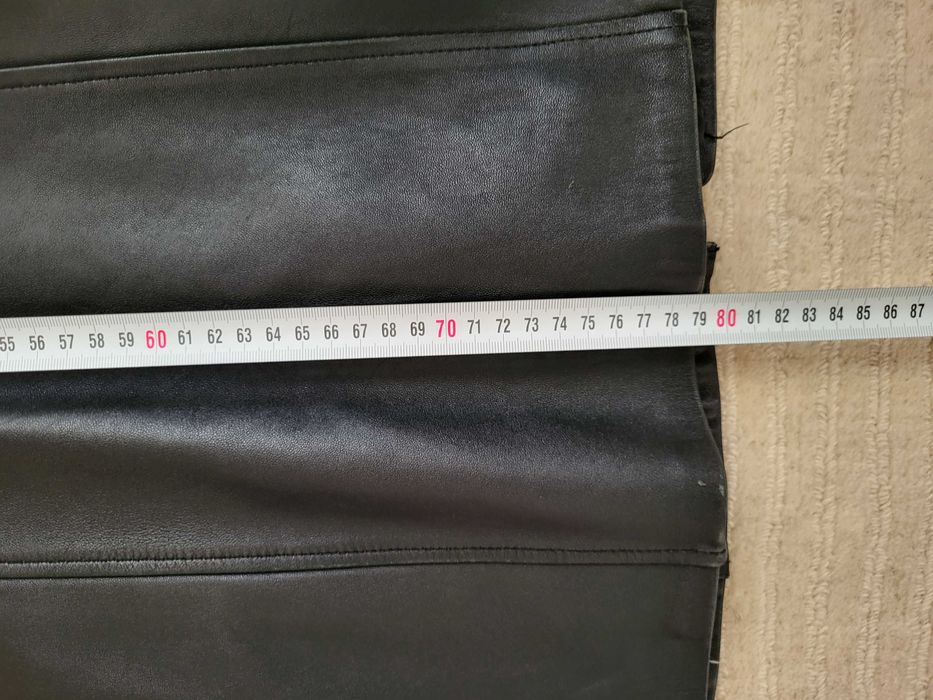 Haina neagra-dama-piele naturala , mar. 40 (cu gaici pentru blana)