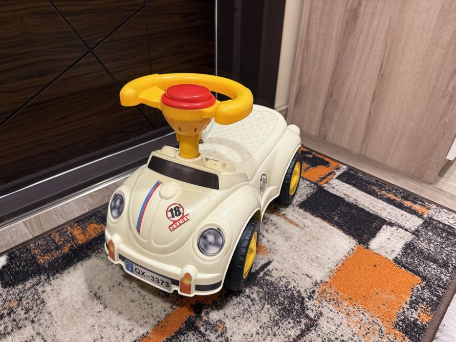 Детска Кола за бутане с крачета