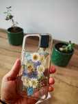 Carcasă iPhone 14 Pro cu flori naturale Nouă, unicat, design elegant