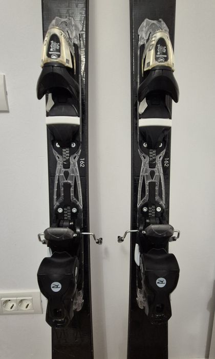 Vând schiuri ski Massimo Dutti produse de Rossignol 162 cm