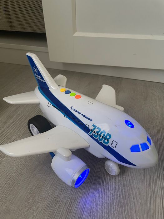 Avion cu sunete și lumini scara 1:12