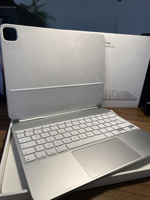 Magic Keyboard White British iPad Pro 13 - inch / Nouă originală |