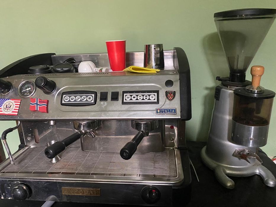 Кофемашина + кофемолка + комплект бариста