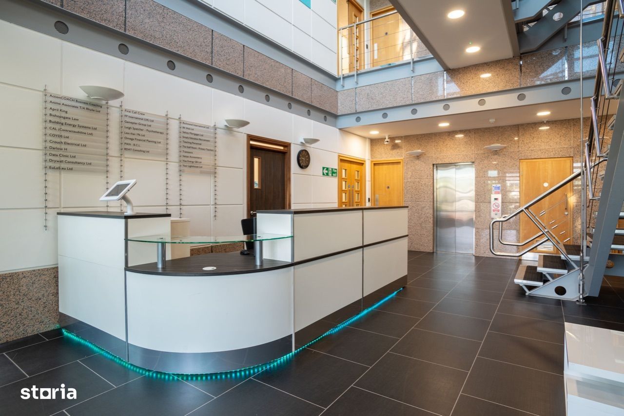 Spațiu de birou privat pentru 2 persoane în Regus Green Gate