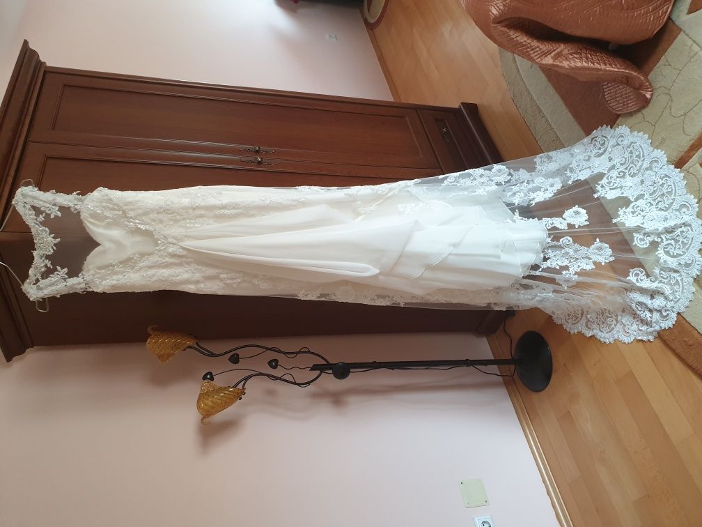 Rochie mireasă de dantelă elegantă Le papillon