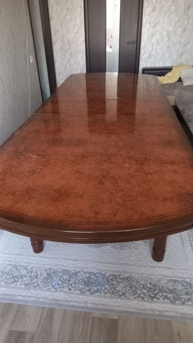 Стол для гостиной