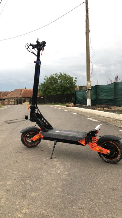 Vând trotineta electrica kamikazek1plus  ca si noua merge toate pe ea